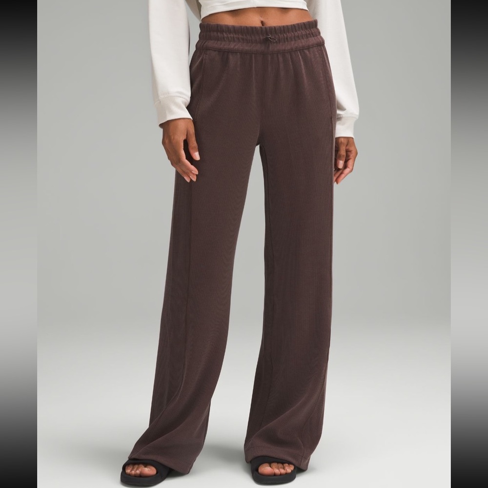 Lululemon espresso Ribbed Softstreme Pant 32.5